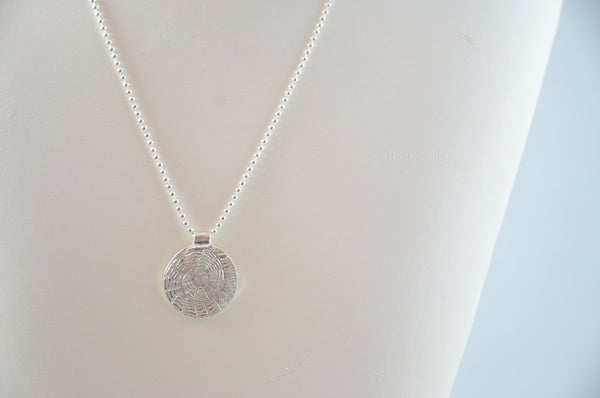 Round Silver Sea Shell Pendant Necklace