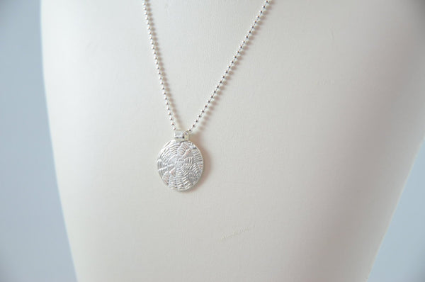 Round Silver Sea Shell Pendant Necklace